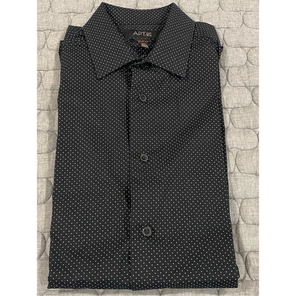 Men’s Apt. 9 Premier flex slim fit dress shirt.  15 1/2 32/33.  Black dot.